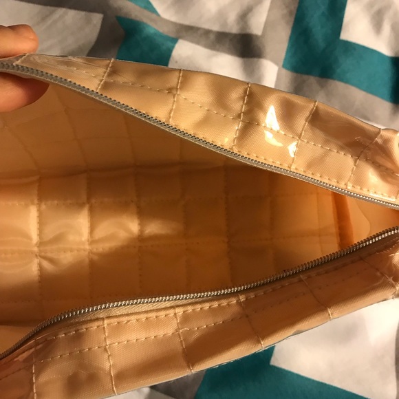 New Lancôme cosmetics bag. Looks like plastic - Picture 5 of 6